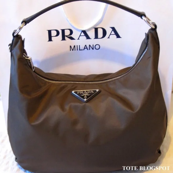 - Authentic beautiful Prada shoulder bag - Picture 3 of 8